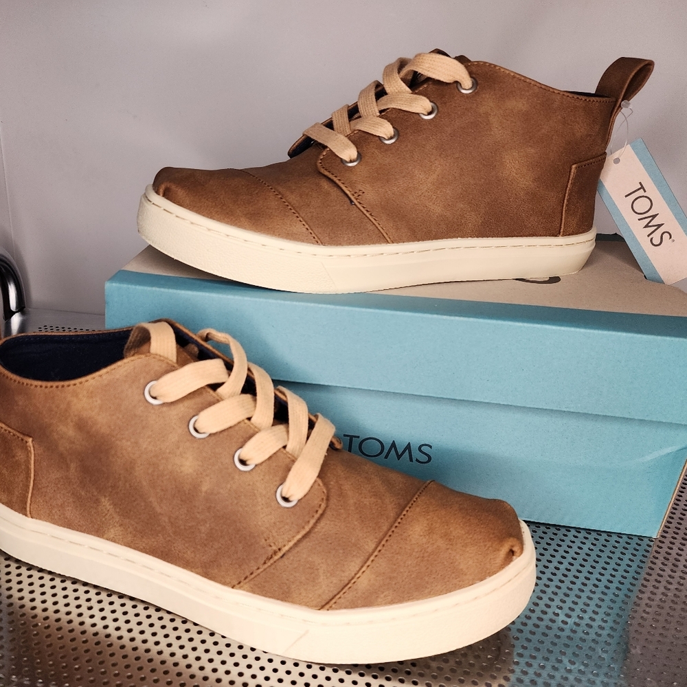 Toms Shoes Size 5 Youth